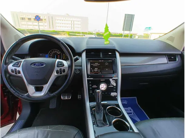 Car image 14