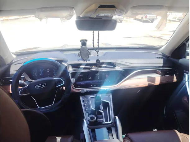 Car image 17