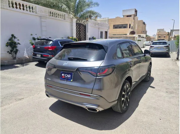 Car image 5