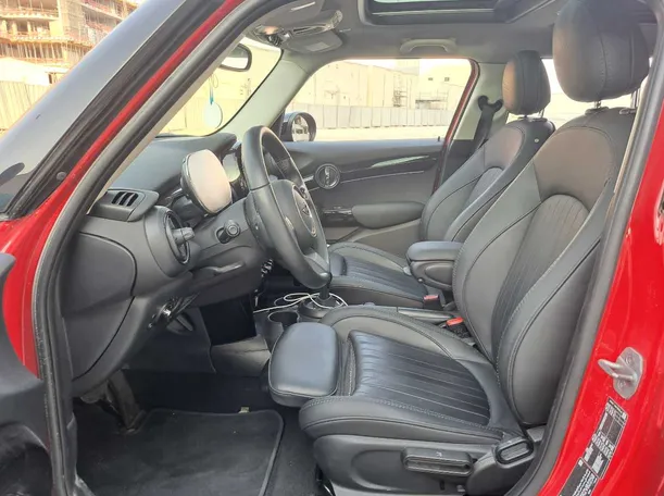 Car image 12