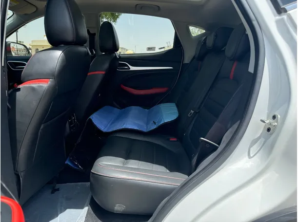 Car image 15