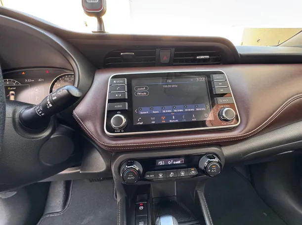 Car image 19