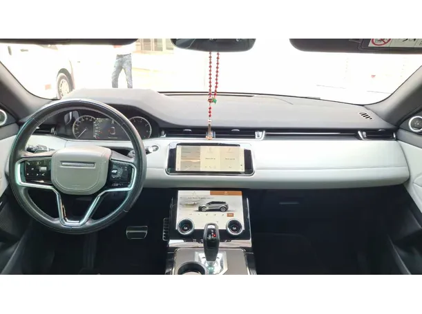 Car image 16