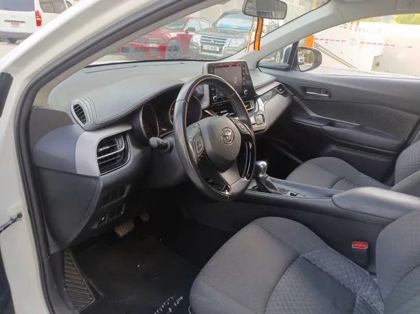 Car image 11