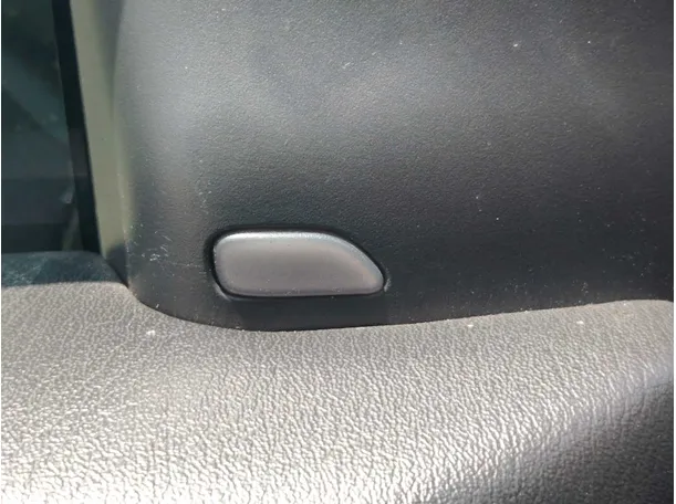 Car image 35