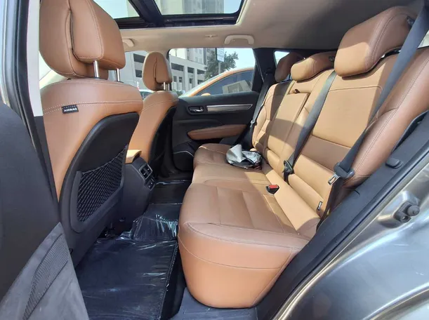 Car image 13