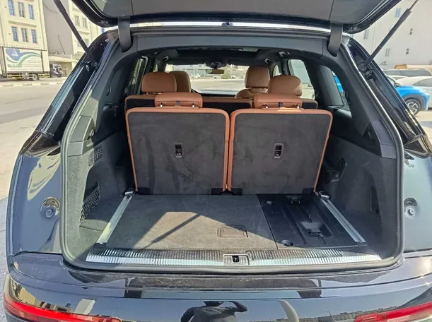 Car image 30