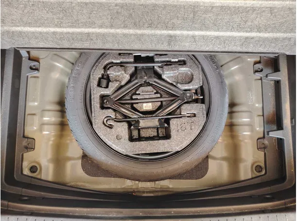 Car image 35
