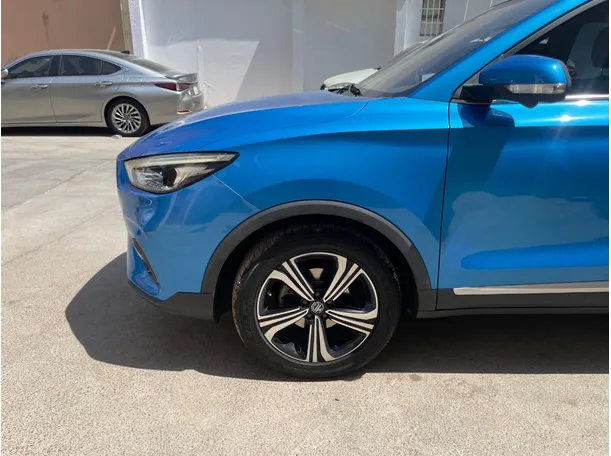 Car image 9