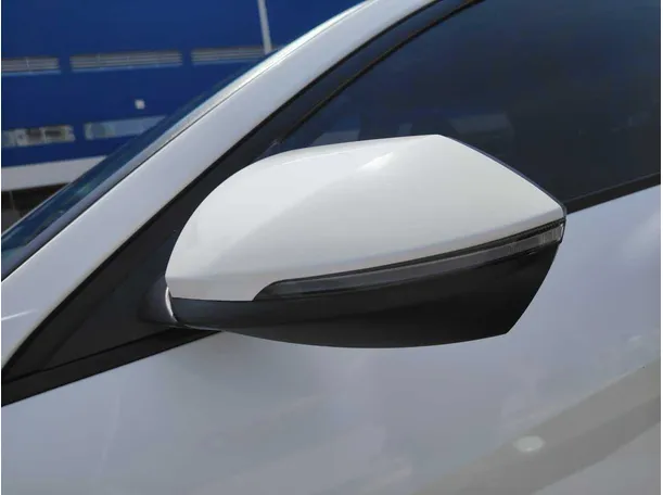 Car image 29