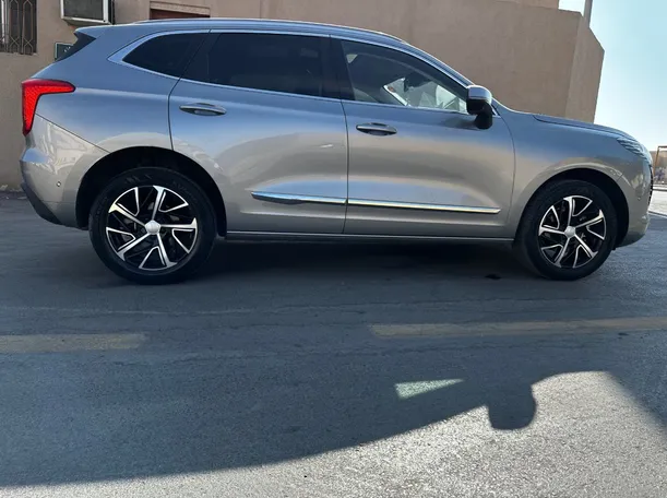 Car image 4