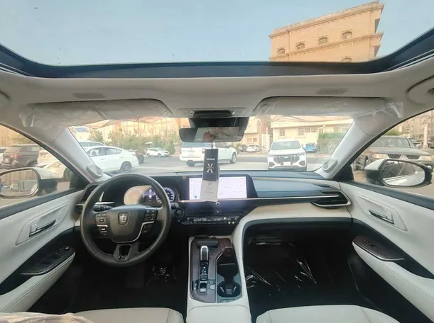 Car image 17