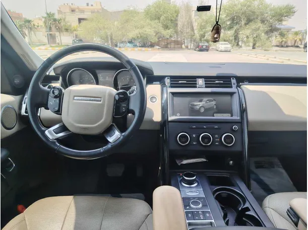 Car image 19