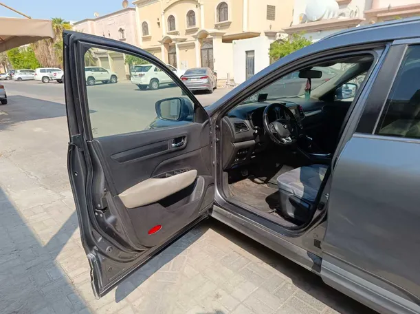 Car image 10