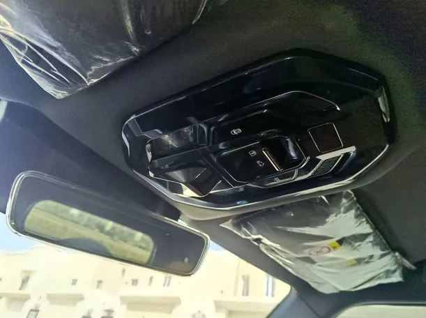 Car image 40