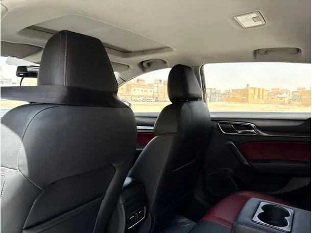 Car image 17