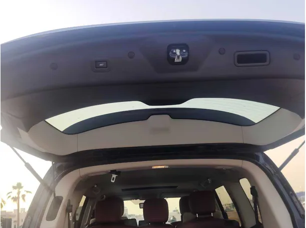 Car image 28