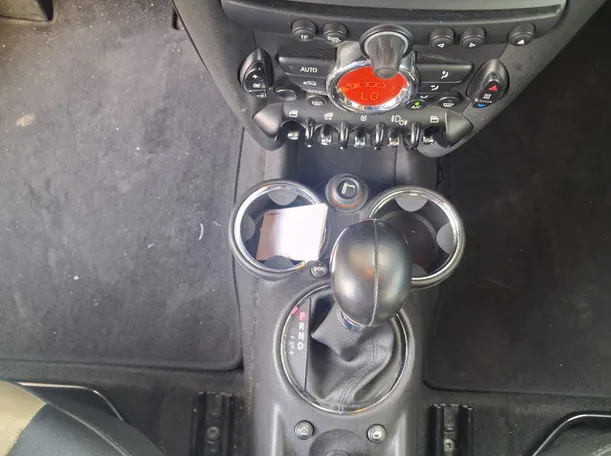 Car image 18