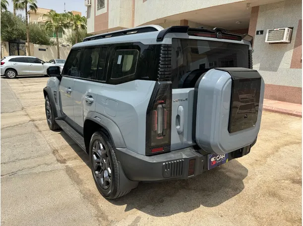 Car image 7