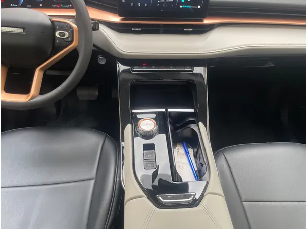 Car image 17