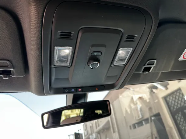 Car image 25