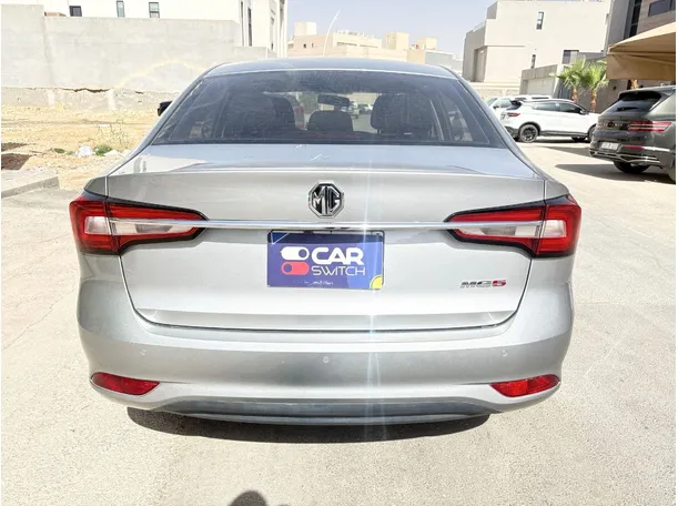 Car image 6