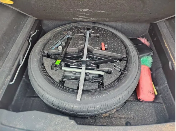 Car image 31