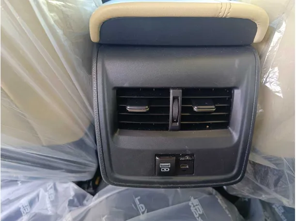 Car image 36