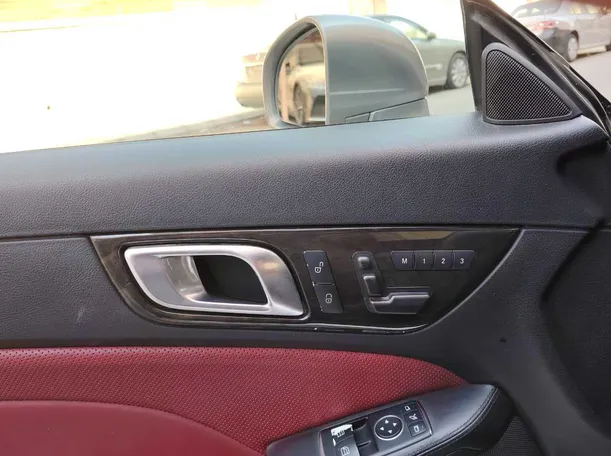 Car image 26