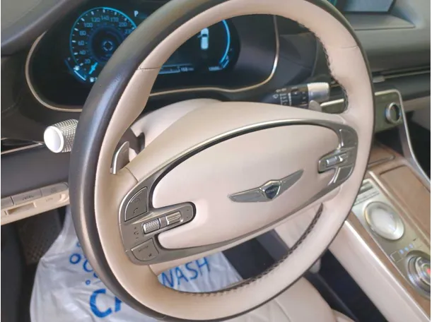 Car image 19