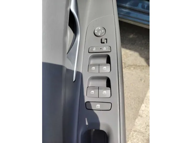 Car image 27