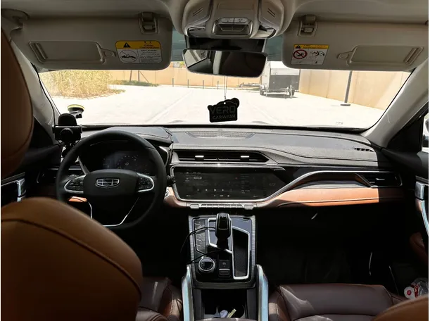 Car image 16