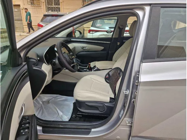 Car image 12