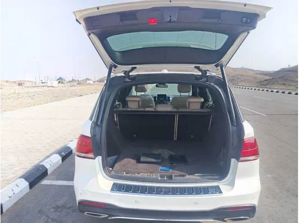 Car image 26