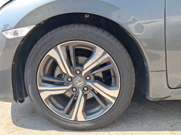 Car image 9
