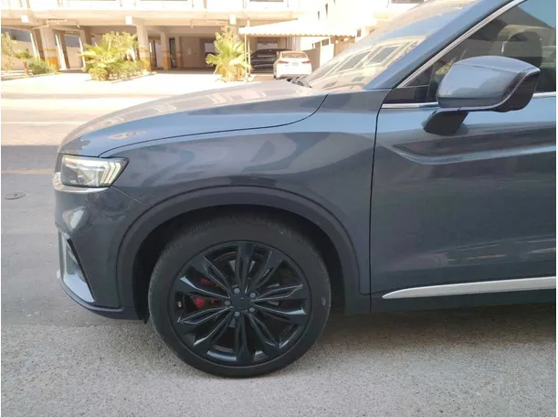 Car image 9