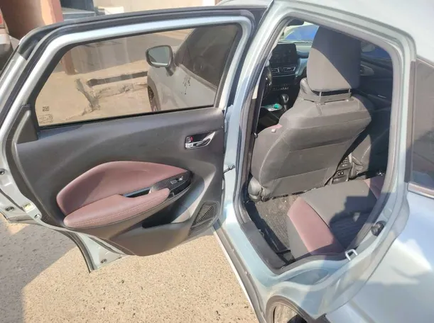 Car image 16