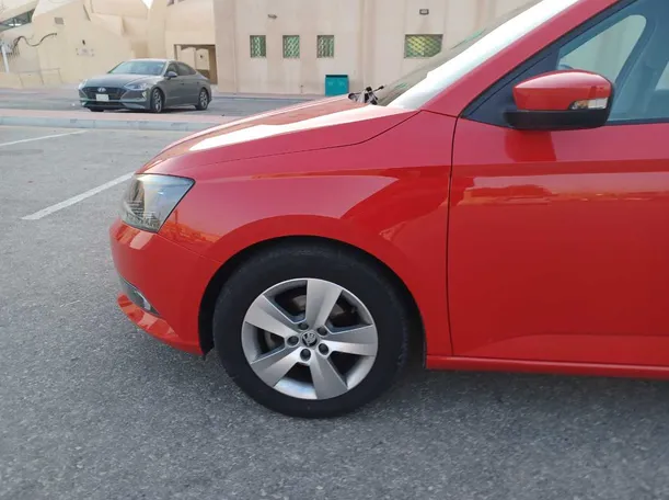 Car image 9