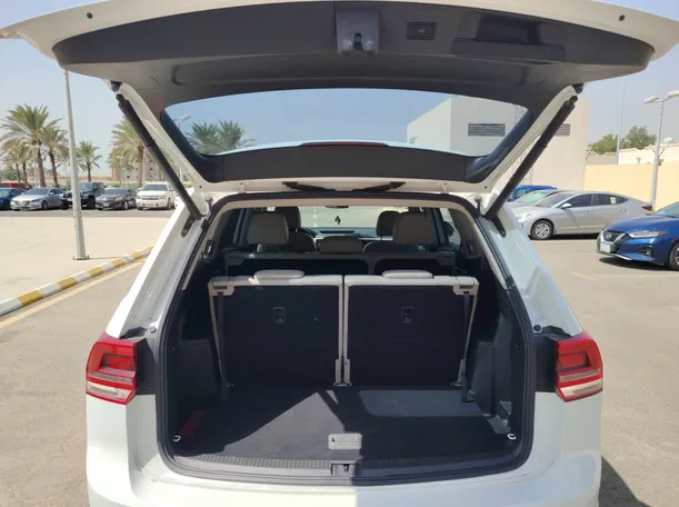 Car image 25