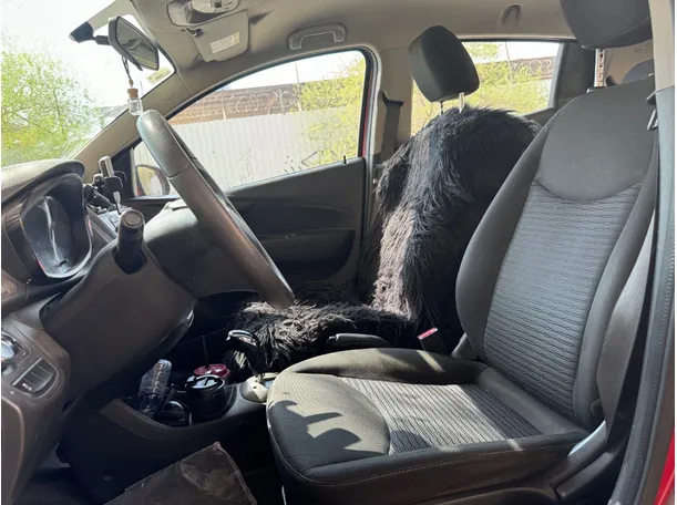Car image 12