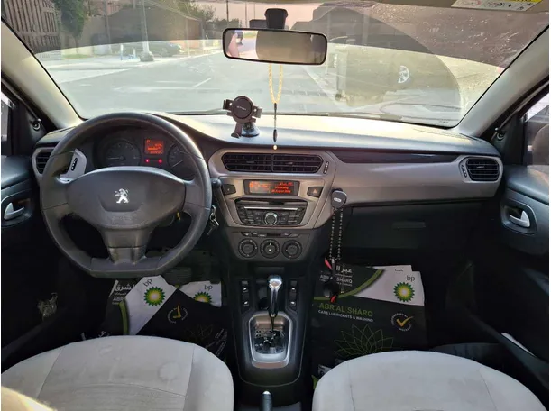 Car image 16