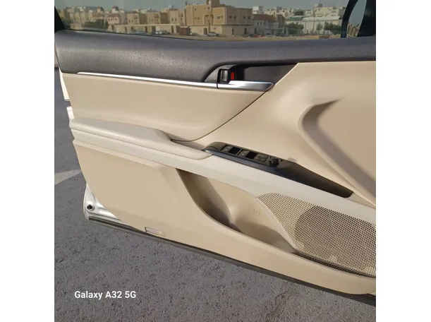Car image 25
