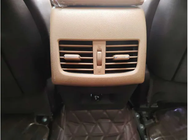 Car image 29