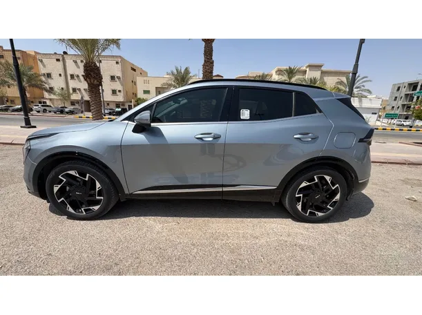 Car image 8