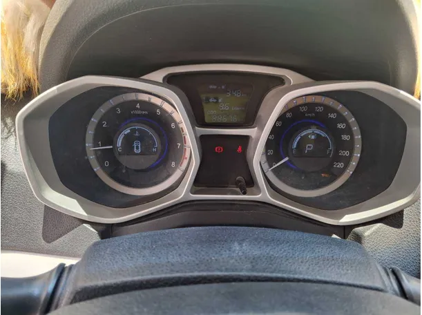 Car image 18