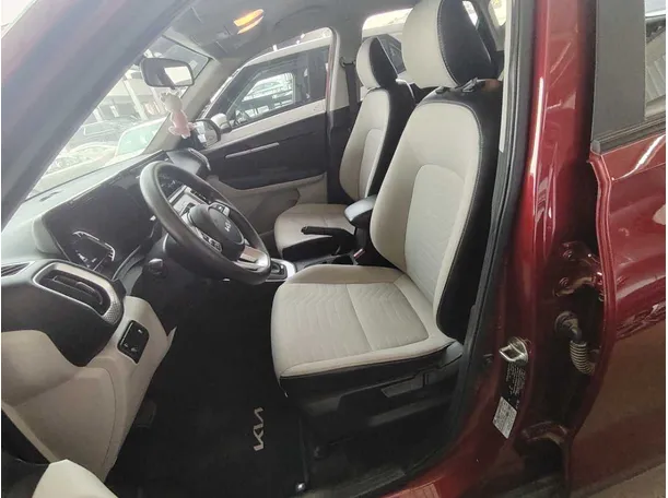 Car image 11