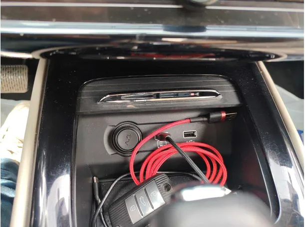 Car image 18