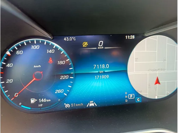 Car image 30
