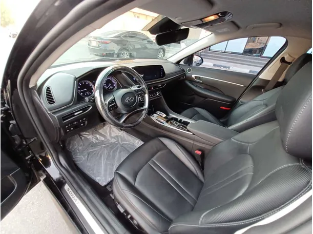 Car image 11