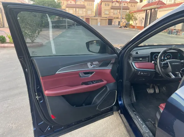 Car image 10